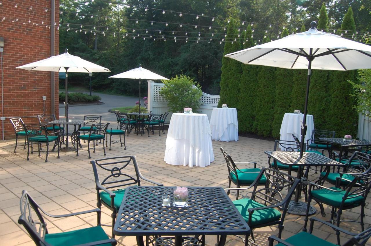 The Simsbury Inn Exterior foto
