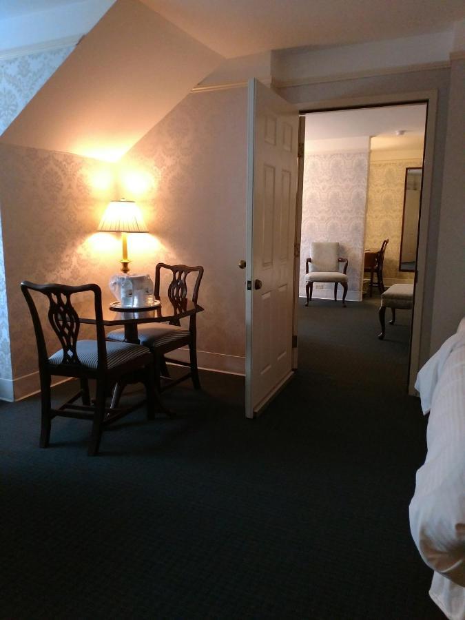 The Simsbury Inn Exterior foto