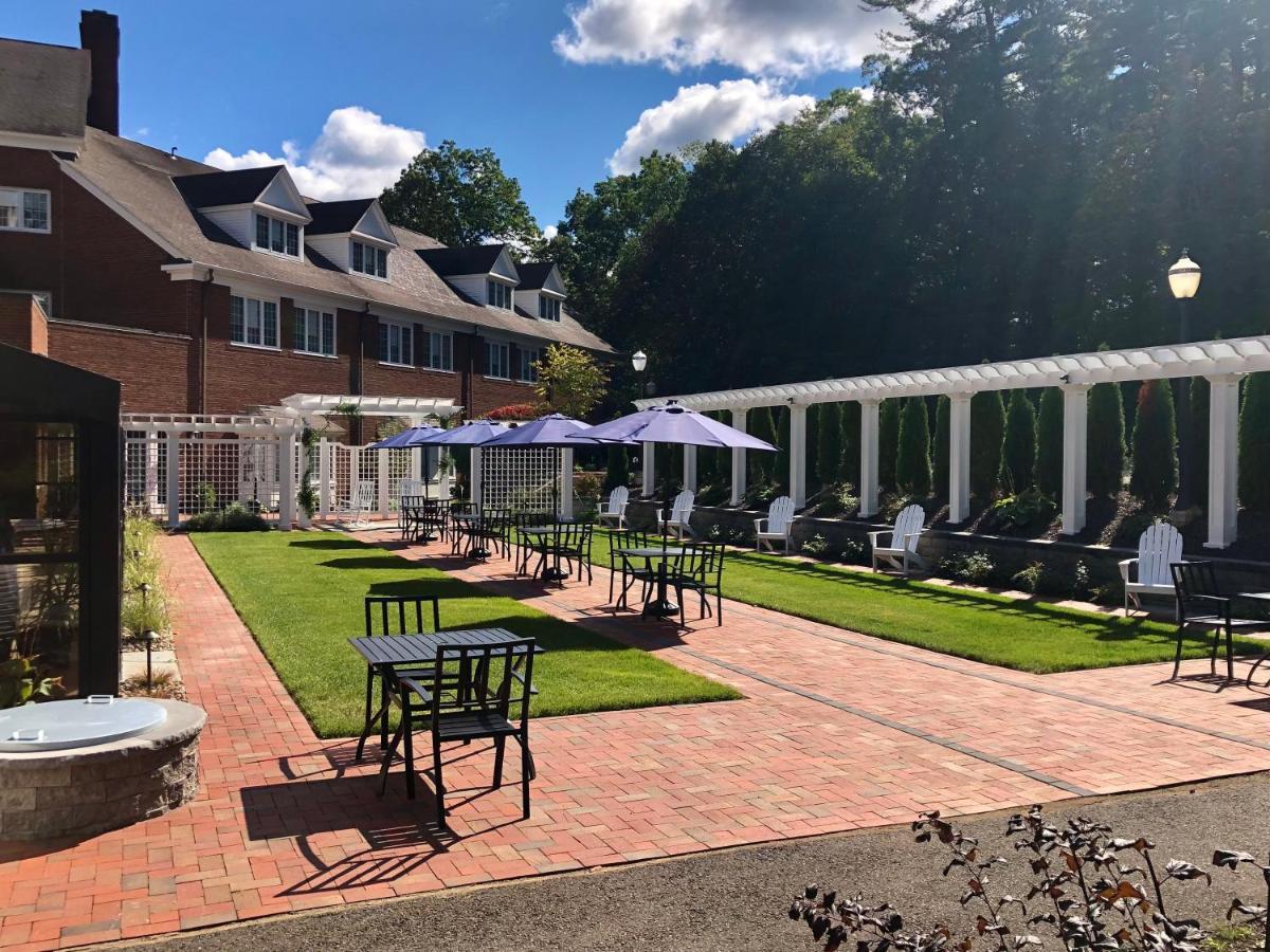 The Simsbury Inn Exterior foto