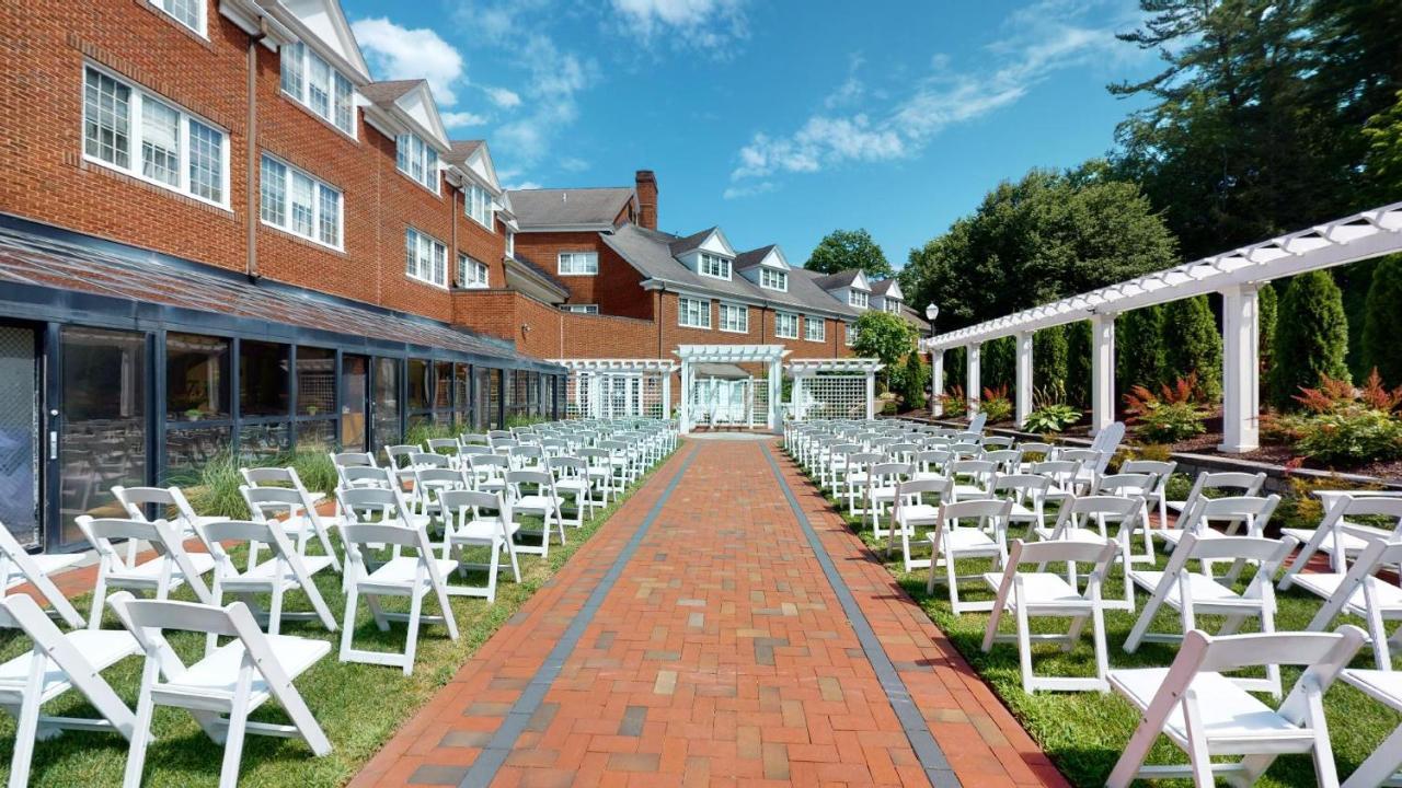 The Simsbury Inn Exterior foto