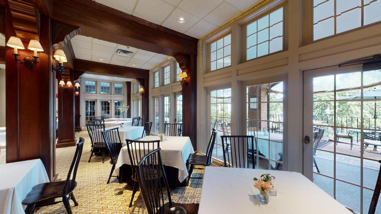 The Simsbury Inn Exterior foto
